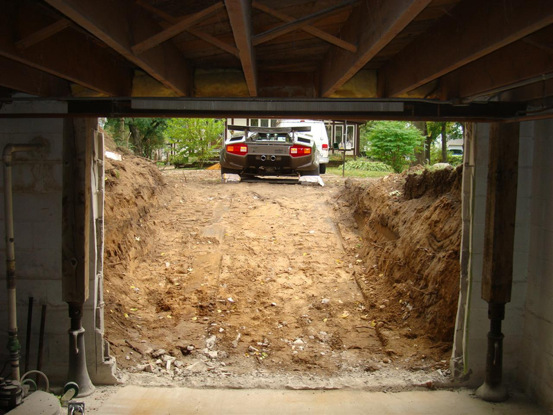 Illustration for article titled Countach Guy Needs Help: Basement-Built Lamborghini Fans Lead To Huge Web Hosting Bill